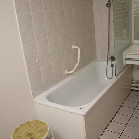 Appart 2 Pieces Rdc Proche Thermes - Fr-1-246b-52 Apartment *